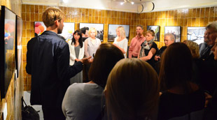 Länk till Jesper Frisk vernissage utställning Nordkorea. Foto: Thomas Härdelin