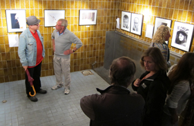 Foto Thomas Härdelin: Besökare på Vernissage 2011-08-25